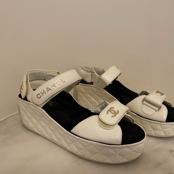 RARE Chanel ivory quilted leather platform dad sandals, size 40 EU - Picture 2 of 3